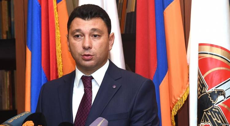 Զելենսկին քիչ առաջ էս ինչ «գովալ էր գովում» էրդողանին ու Ալիևին․ Էդուարդ Շարմազանով