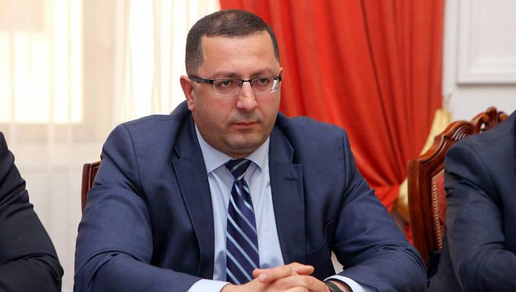 ԵՊՀ ռեկտորը ֆիկտիվ մրցույթով Արսեն Խառատյանի քրոջը նշանակում է կենտրոնի տնօրեն․ 24news.am