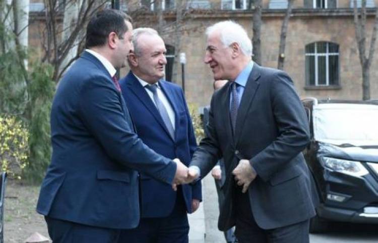 ՀՀ նախագահ Վահագն Խաչատուրյանն այցելել է ԵՊՀ և հանդիպել գիտխորհրդի անդամների հետ