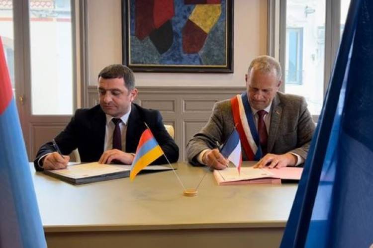 Գյումրին և Մոն դը Մարսանը կնքեցին քույր քաղաքների հուշագիր
