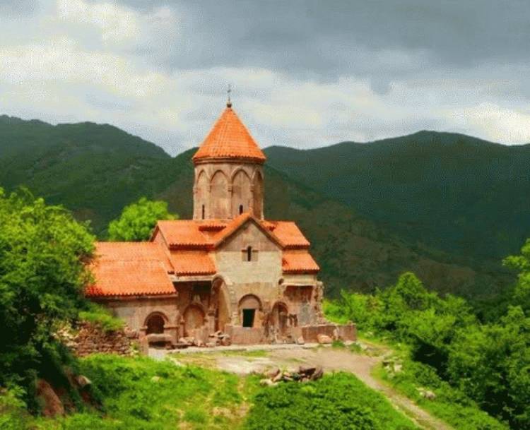 Հայաստանի տեսարժան վայրերը. ո՞ւր գնալ այս ամառ․ Վահանավանք (լուսանկարներ)