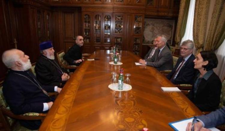 Կաթողիկոսն ընդունել է Գերմանիայի «Միջազգային խորհրդարանական կրթաթոշակ» ծրագրի պատվիրակությանը