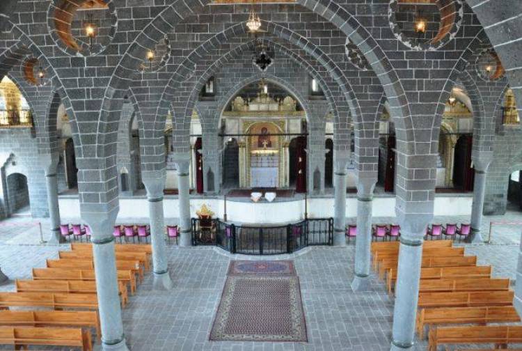 Դիարբեքիրի եկեղեցում 8 տարի անց առաջին անգամ նշել են Սուրբ Զատիկը