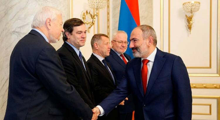 Փաշինյանի պատերազմն ընդդեմ միջնորդների