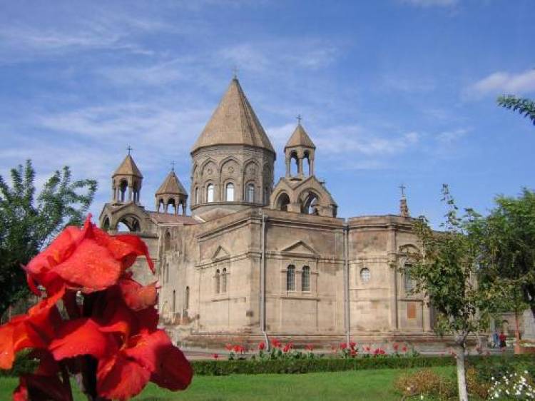 Կաթողիկե Սուրբ Էջմիածնի տոնն է