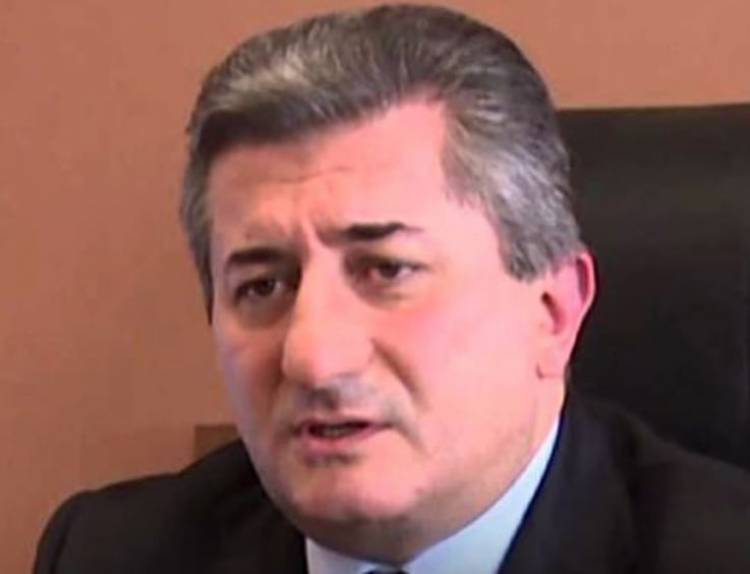 Նորանշանակ նախագահը ազատվում է սկանդալի կենտրոնում հայտնված պաշտոնյաներից. «Ժողովուրդ»