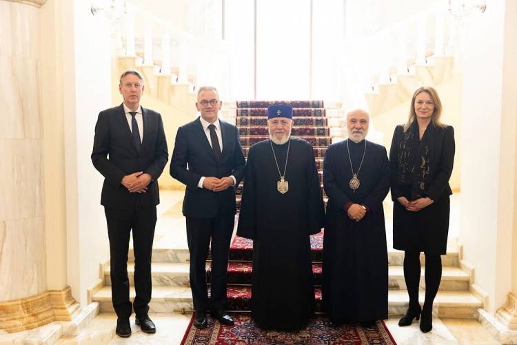 Նիդերլանդների Թագավորության կրթության նախարարը Մայր Աթոռում էր