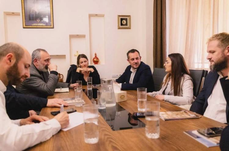 Եվրախորհրդարանի պատգամավորներն այցելել են Արցախի թեմի գրասենյակ