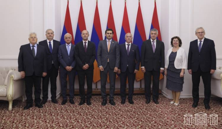 ԱԺ-ում հունգարական պատվիրակությանն են հյուրընկալել, խոսել «խաղաղության խաչմերուկից»