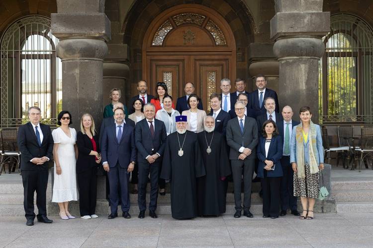 Ամենայն Հայոց կաթողիկոսը ԵՄ դեսպանների հետ խոսել է Ադրբեջանում պահվող հայ գերիների խնդրի մասին
